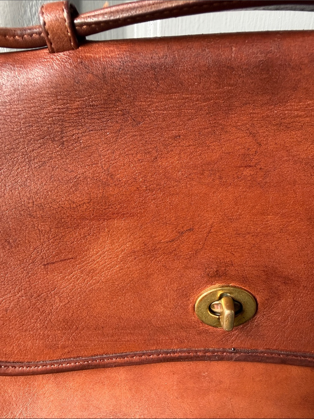 Vintage Coach Leather Crossbody Bag in Brown with Brass Hardware - Picture 6 of 11